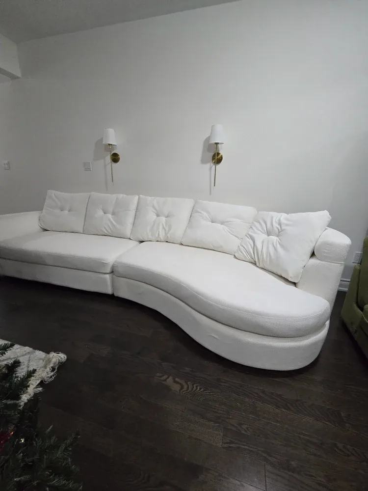 White Curved Sectional Sofa image indicator(3)