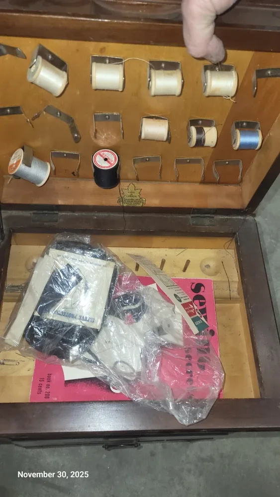 Vintage White Sewing Machine Cabinet image indicator(3)