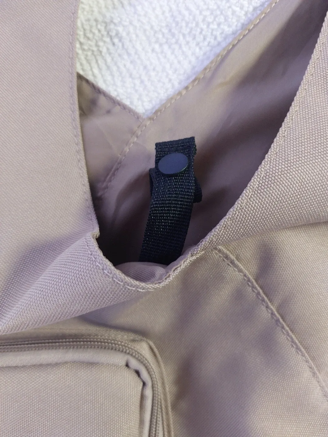 Beige Sling Bag image indicator(5)
