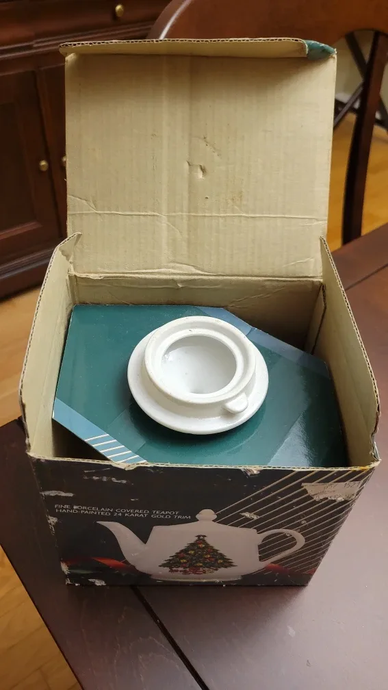 Vintage Fine Porcelain Christmas Teapot MadeInJapan 24K GoldTrim image indicator(4)