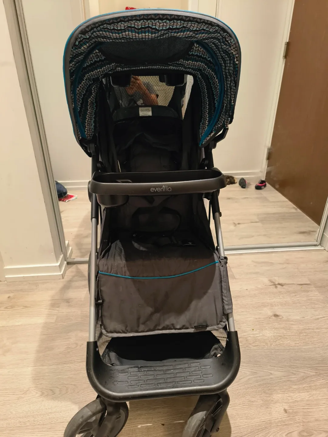 Evenflo Travel System with Infant Car Seat & Stroller image indicator(4)