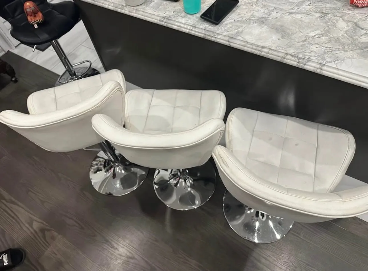 Set of 3 White Bar Stools image indicator(2)