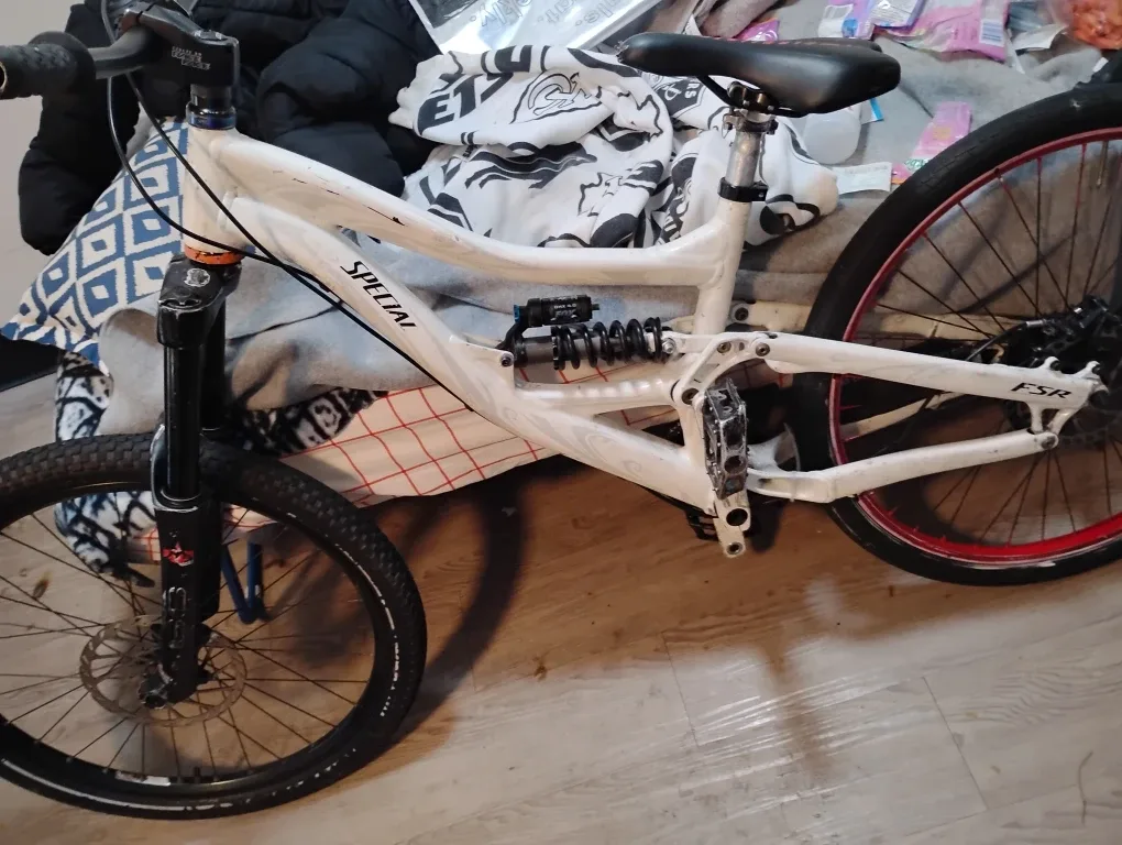 Specialized FSR Downhill Mountain Bike image indicator(2)