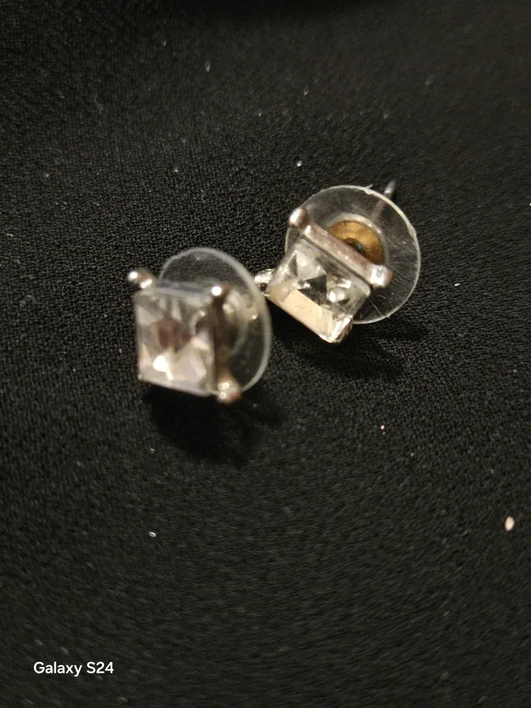 Square Stud Earrings image indicator(2)