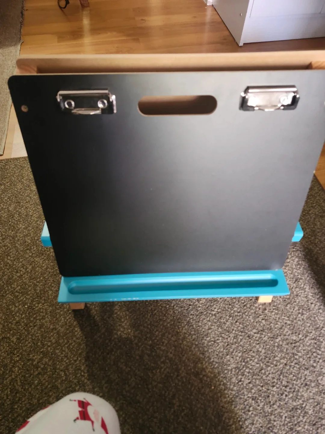 Melissa & Doug Deluxe Standing Art Easel - White/Black image indicator(3)