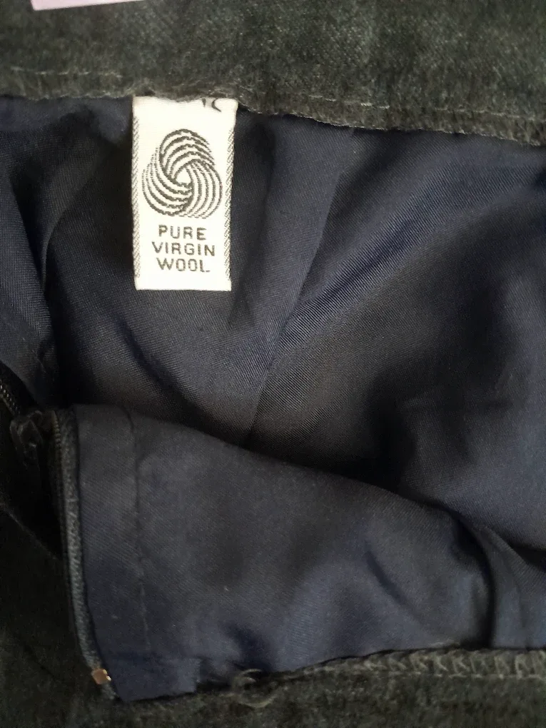 Pure Virgin Wool Grey Skirt image indicator(3)