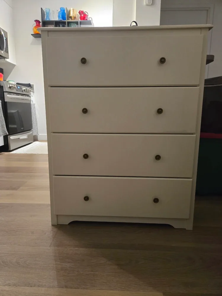 Naewe 28" White 4-Drawer Dresser