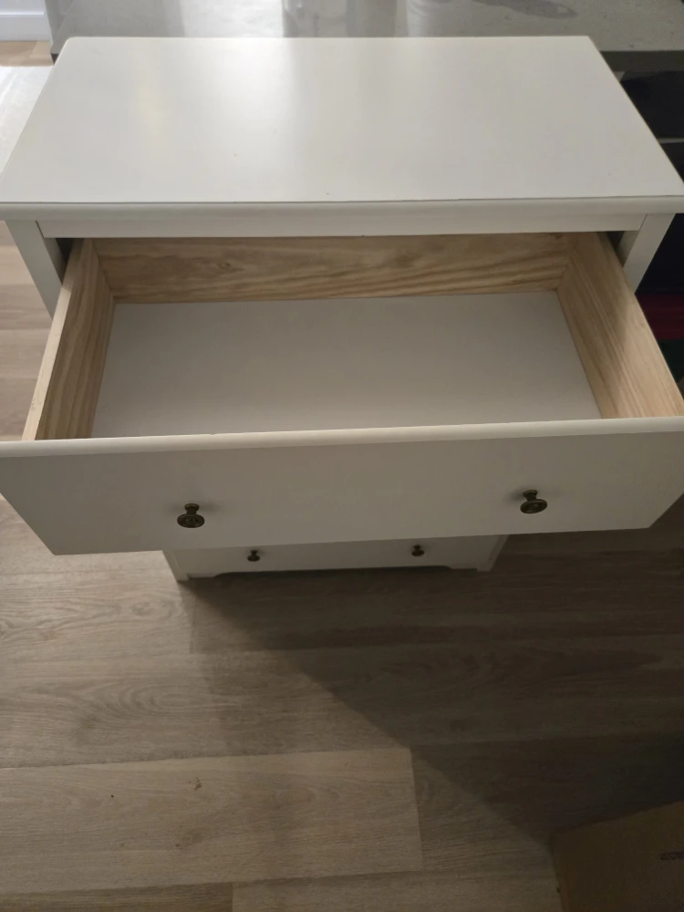 Naewe 28" White 4-Drawer Dresser - photo 2