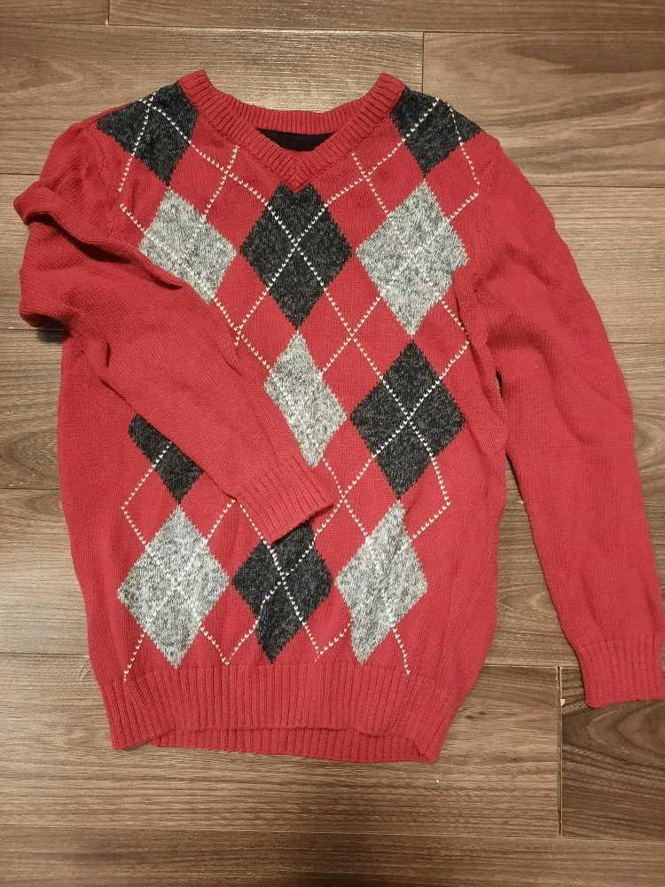 $5 Boy's Argyle Sweater Size M