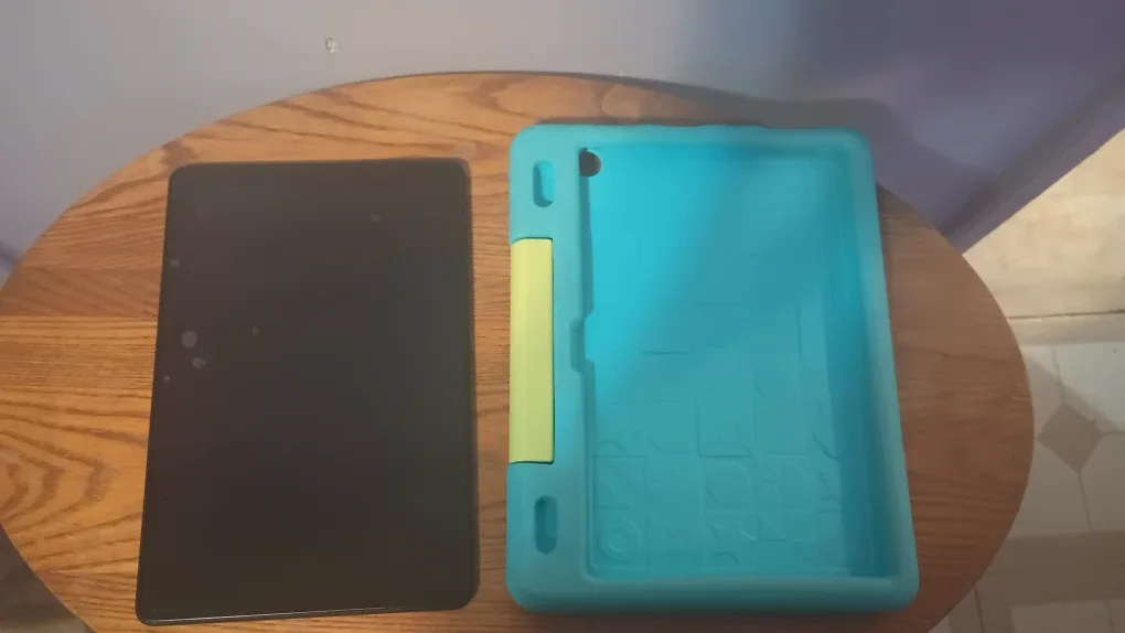 Amazon Fire HD 10 (11th generation) Tablet with Kid-Proof Case image indicator(6)