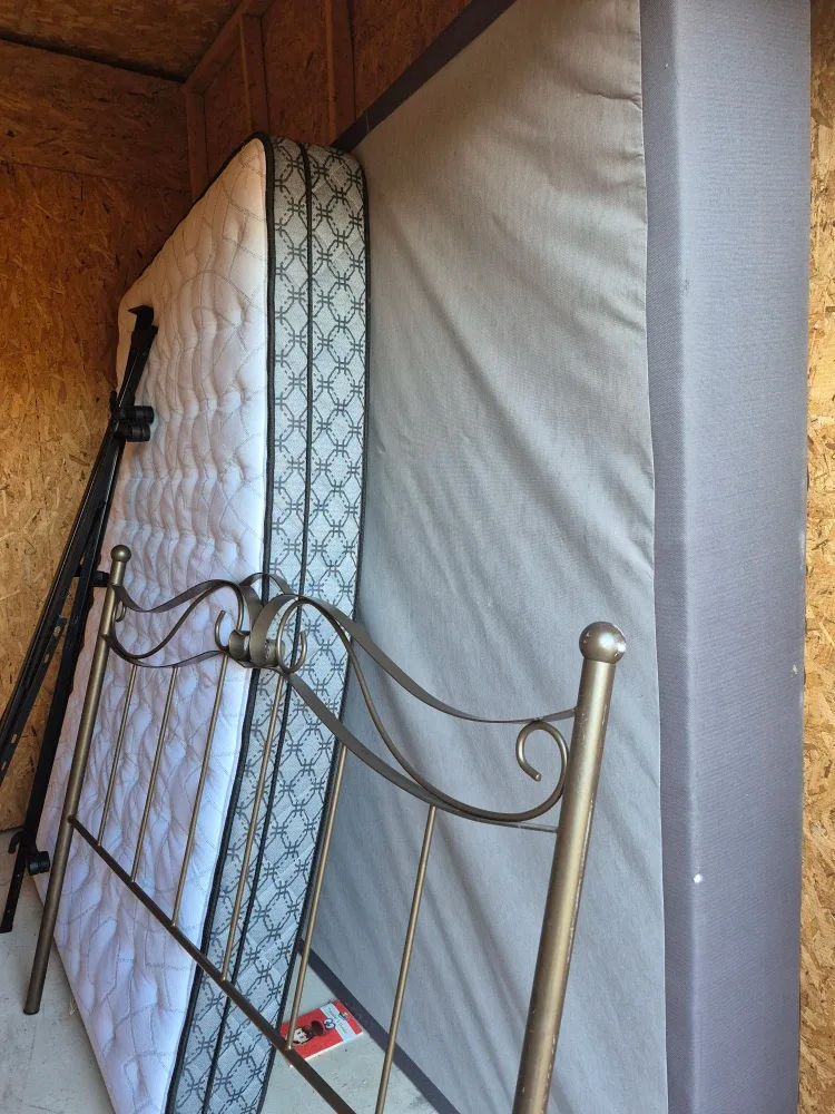 Queen Size Mattress and Metal Bed Frame image indicator(4)