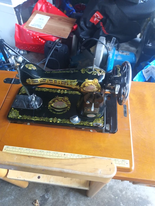 Fair Titan Manufacturing Co. Sewing Machine - photo 4