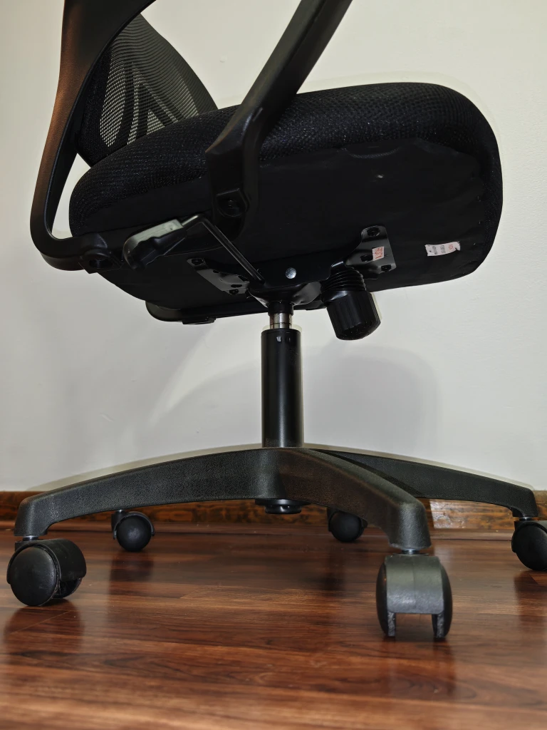 Black Mesh Office Chair - photo 3