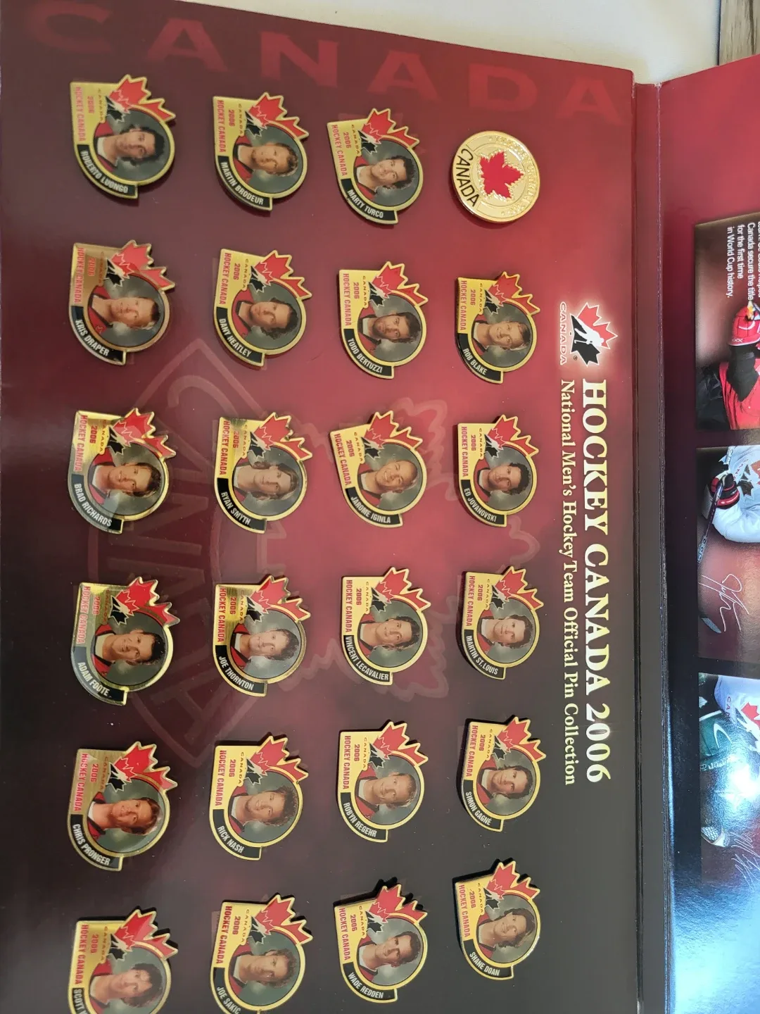 Hockey Canada 2006 Pin Collection image indicator(2)