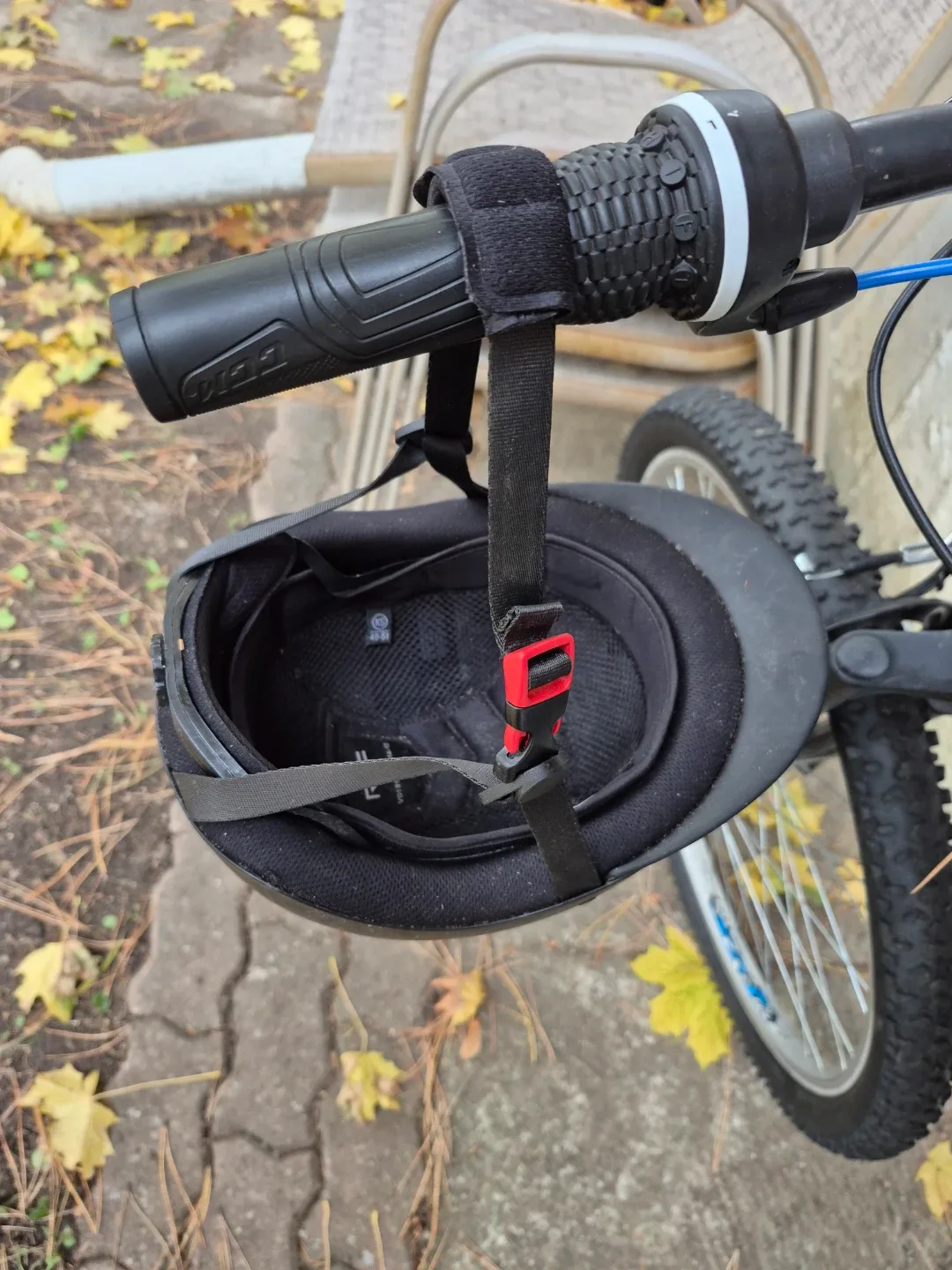 🥕 Black Bike Helmet image indicator(2)