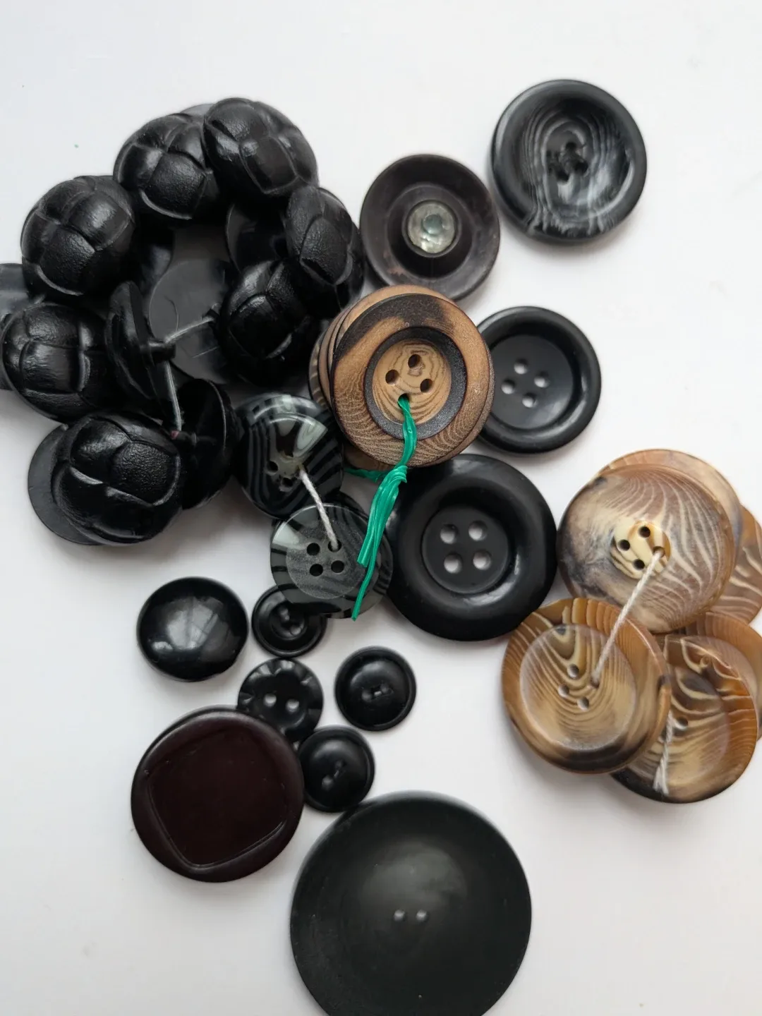 Mixed Lot of vintage Buttons: Black & Brown image indicator(2)