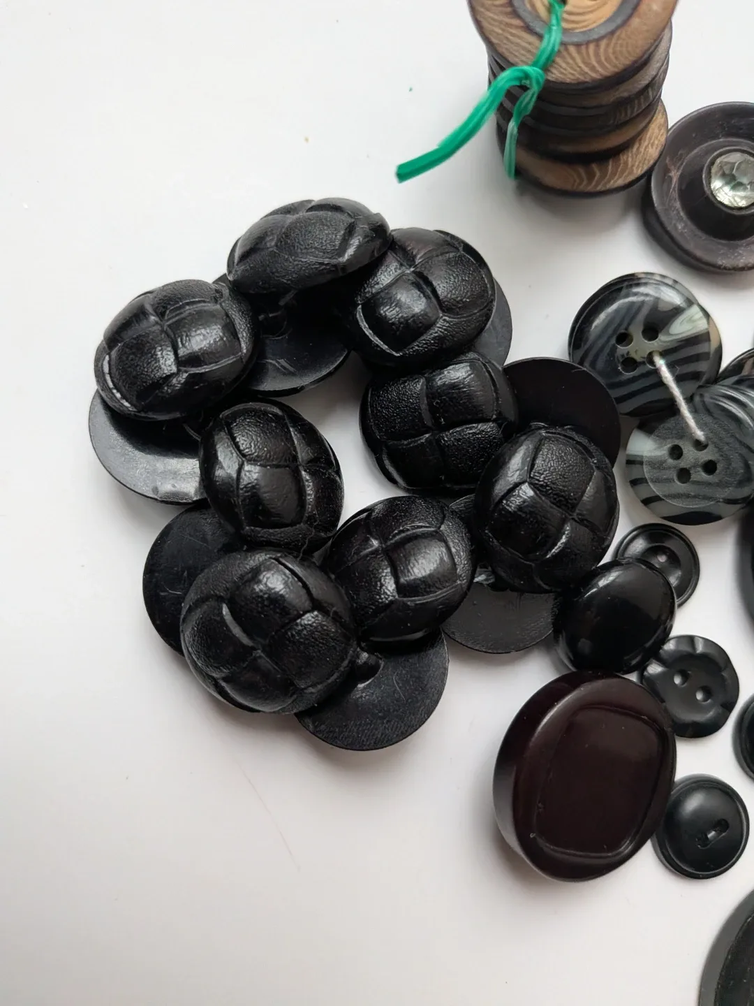 Mixed Lot of vintage Buttons: Black & Brown image indicator(6)