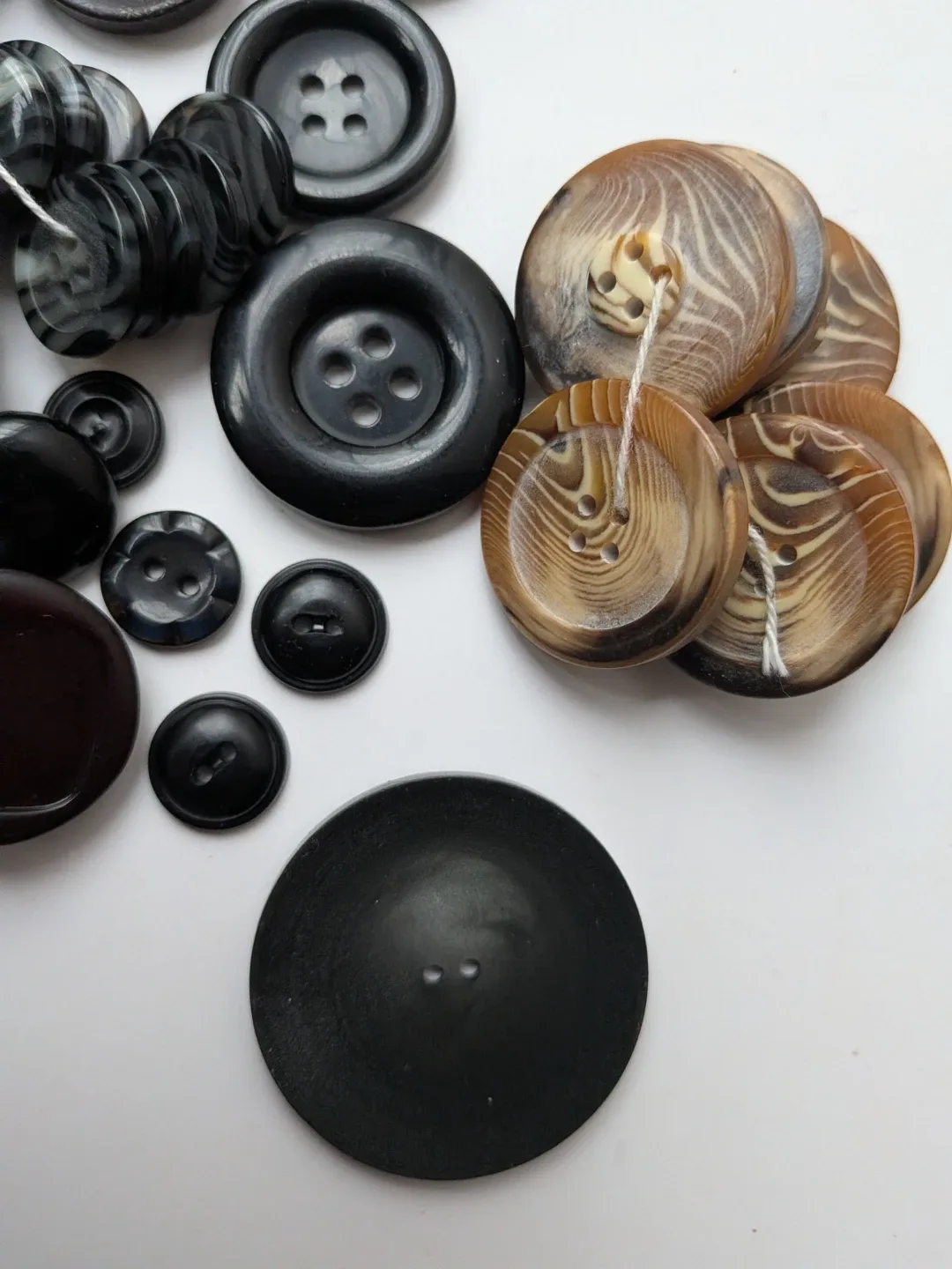 Mixed Lot of vintage Buttons: Black & Brown image indicator(7)