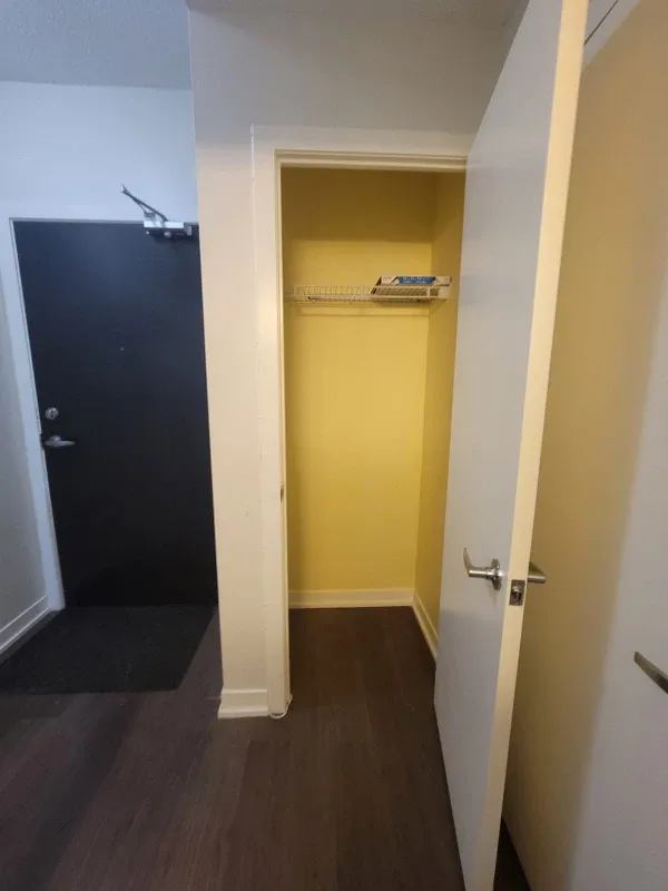 Downtown Room image indicator(10)