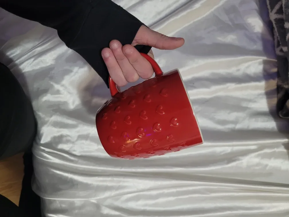 Red Mug with Hearts image indicator(2)