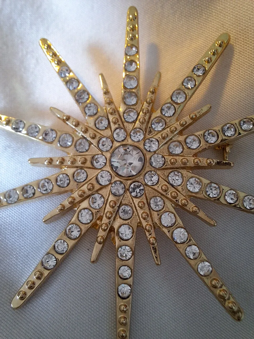 Starburst Brooch - Gold Tone image indicator(3)