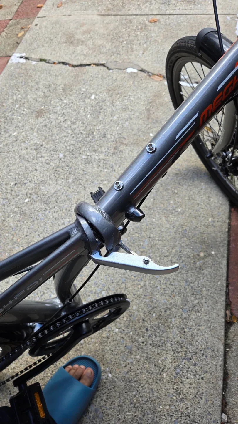 Megana 24-FDI Folding Bike image indicator(2)