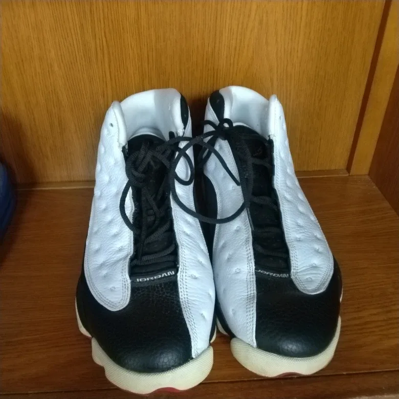 Jordans like new size 10.5 image indicator(6)