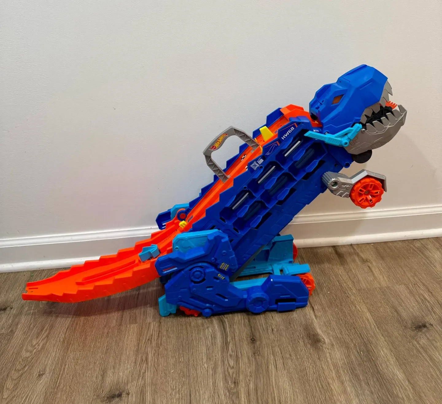 Hot Wheels Ultimate T-Rex Transporter Ramp Truck Car Carrier image indicator(2)