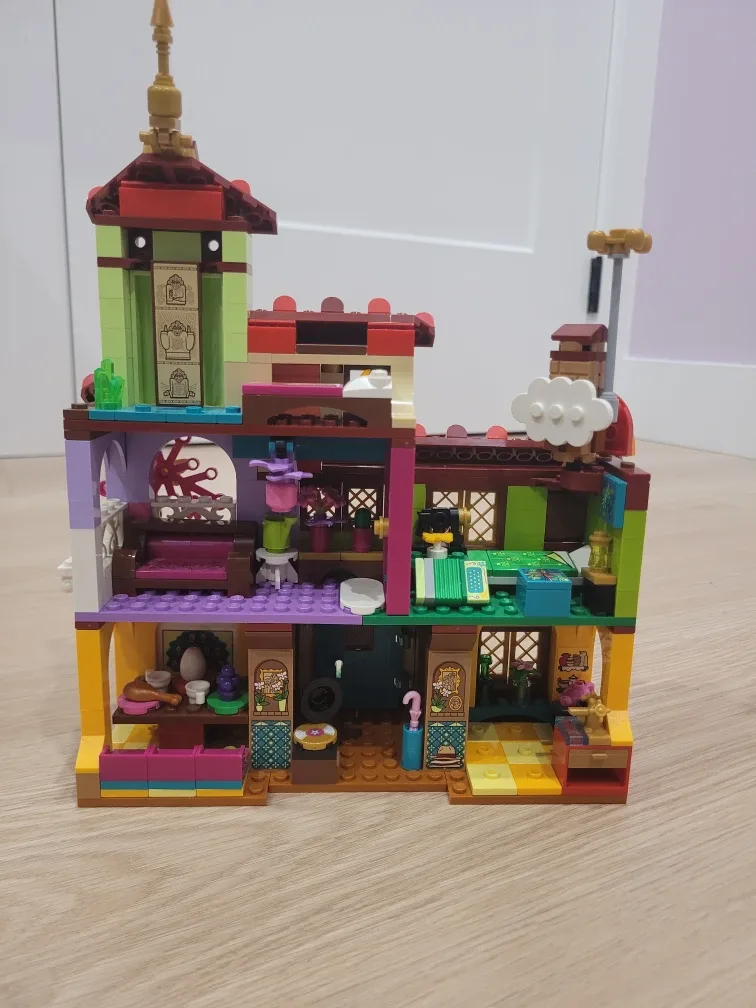 Lego Disney Encanto The Madrigal Family House image indicator(2)