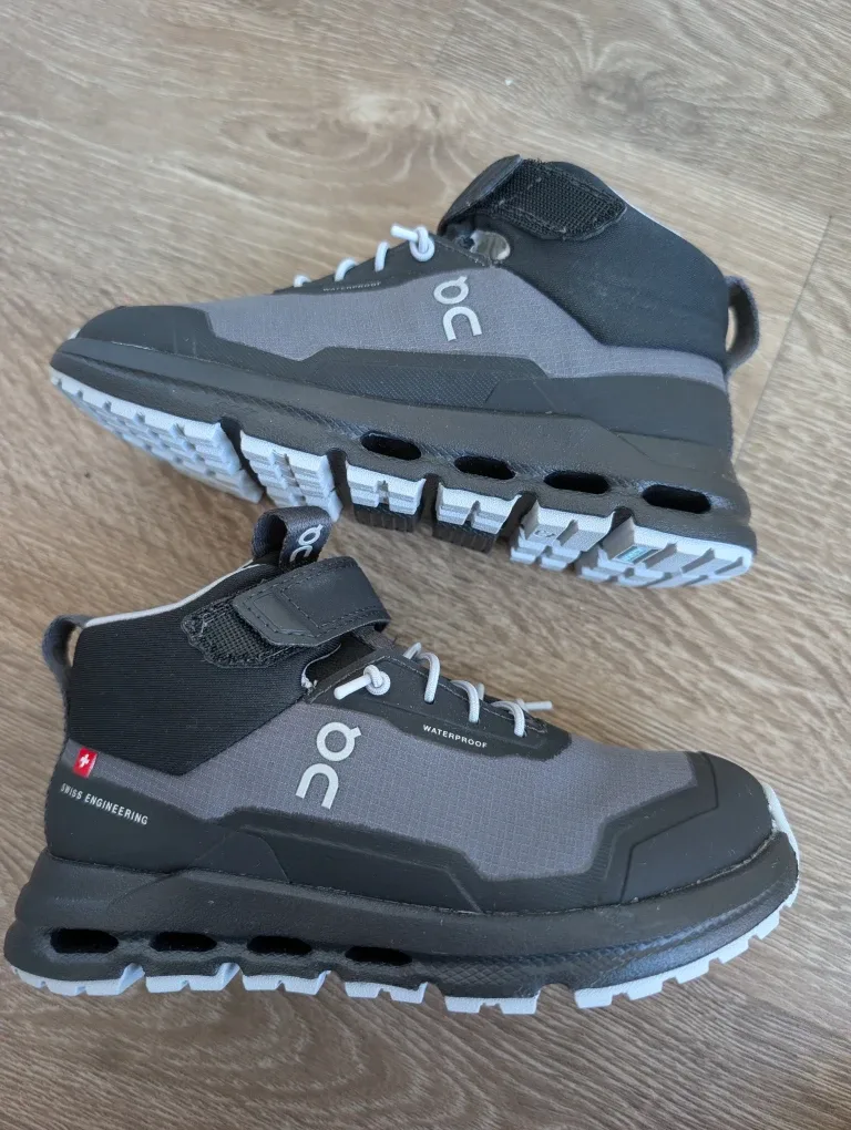 On Cloudhero Mid Waterproof Kids Shoes - Size 11 BRAND NEW image indicator(8)