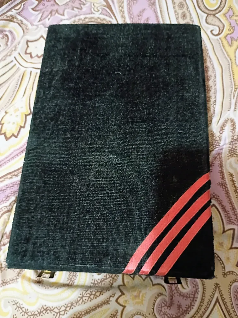 Gold Champagne Flutes with Case image indicator(3)