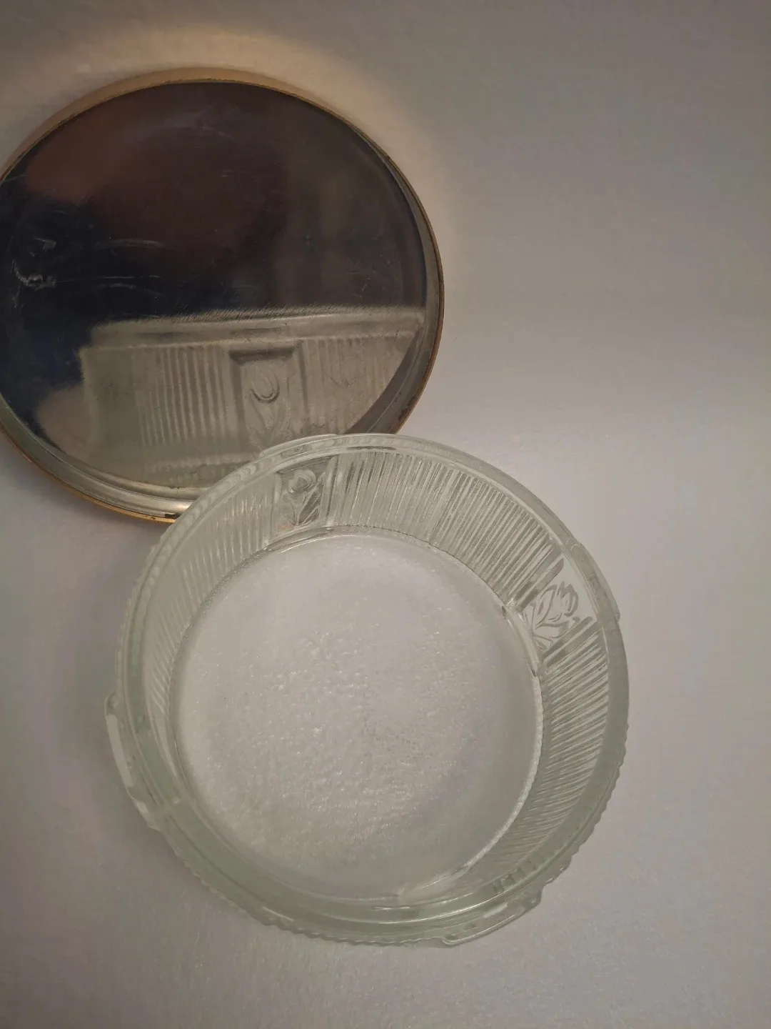 Vintage Round Glass Trinket Box image indicator(6)