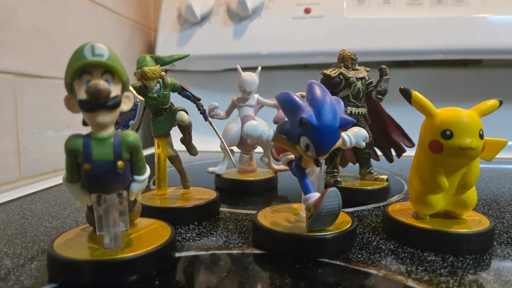 Nintendo Amiibo Figures - Luigi, Link, Pikachu, Sonic + image indicator(2)