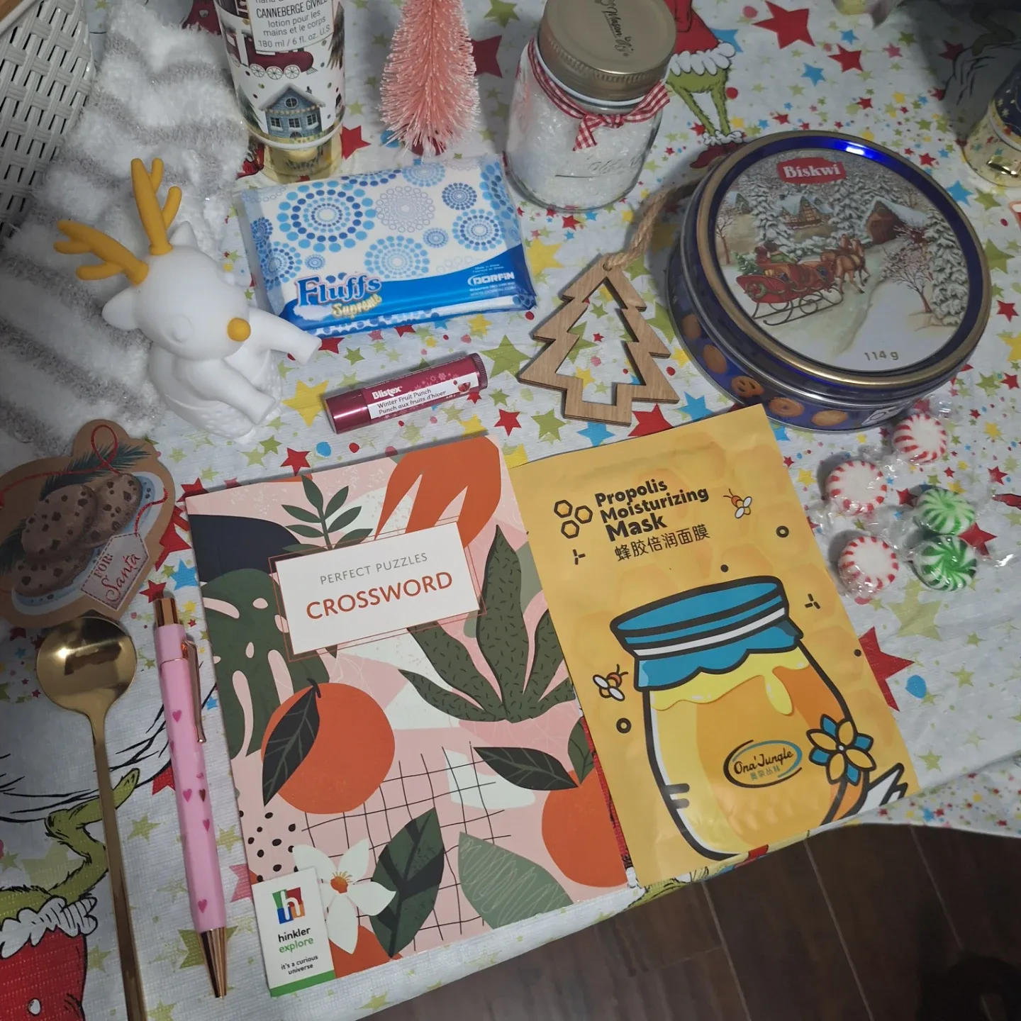 Holiday Gift Basket with Tea, Biscuits, and More! image indicator(5)