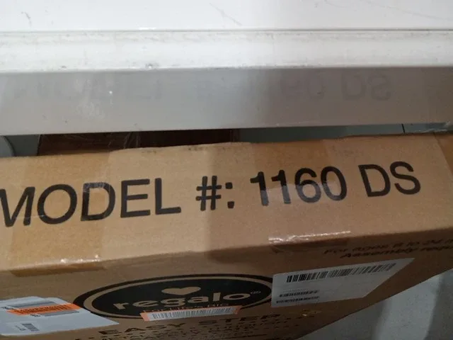 Regalo Baby Gate- 29-32 and 35-38.5 inches wide image indicator(3)