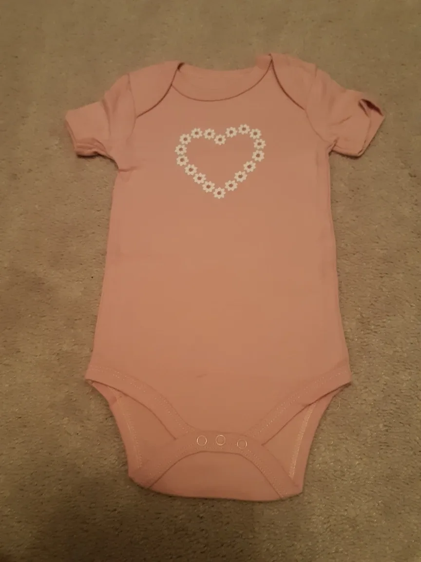 BRAND NEW SET OF 7 -ONSIES SIZE 9 MONTHS image indicator(4)