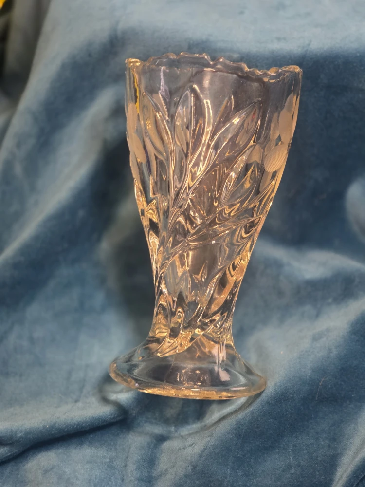 Vintage Floral Etched Glass Vase - photo 3