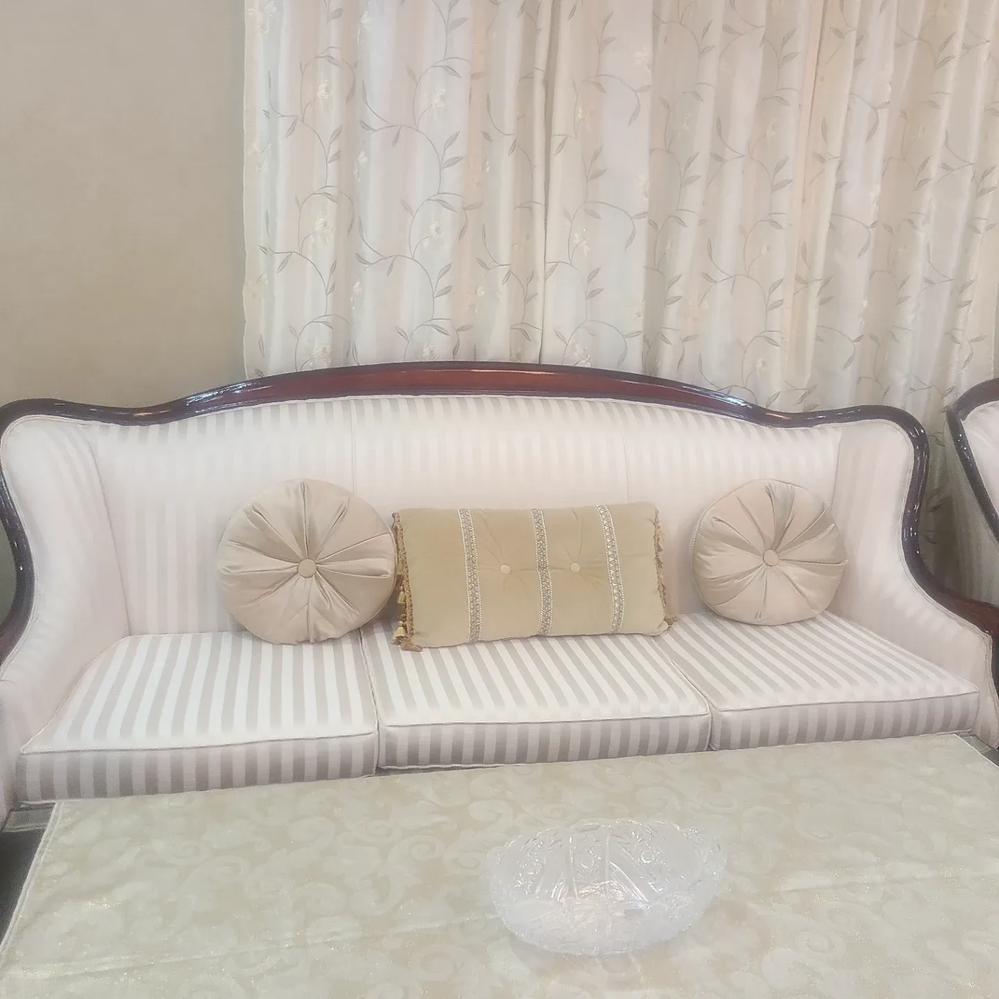 Antique Style Sofa Set - Loveseat, Sofa, Chair & Table image indicator(3)