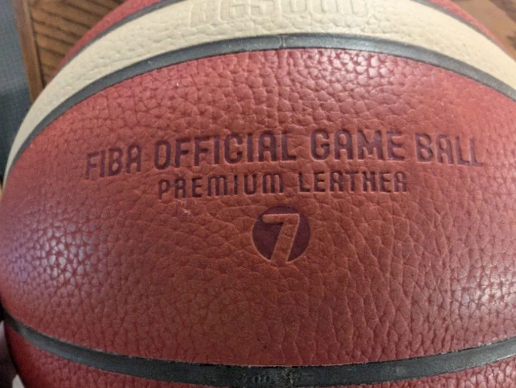 Molten FIBA official game ball size 7 image indicator(3)