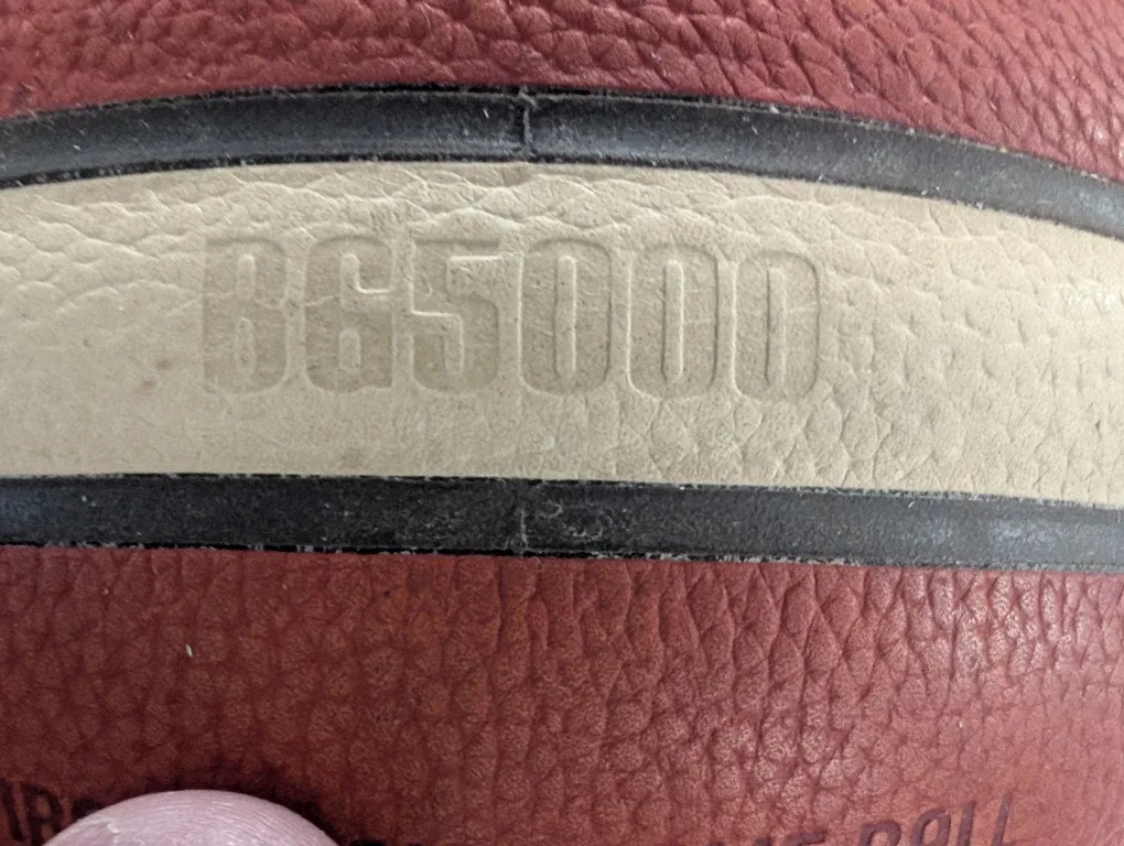 Molten FIBA official game ball size 7 image indicator(4)