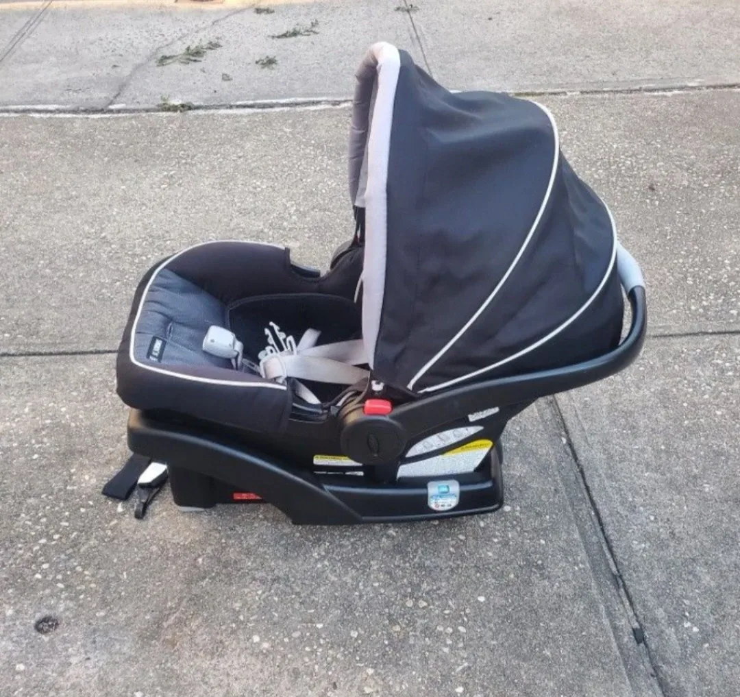 Graco click connect car seat thumbnail