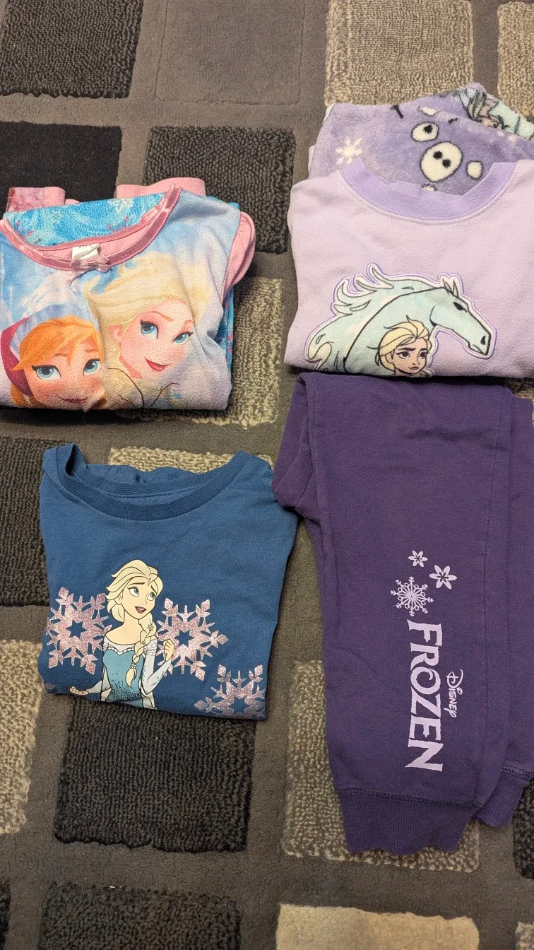 Frozen themed clothes - size 6-7