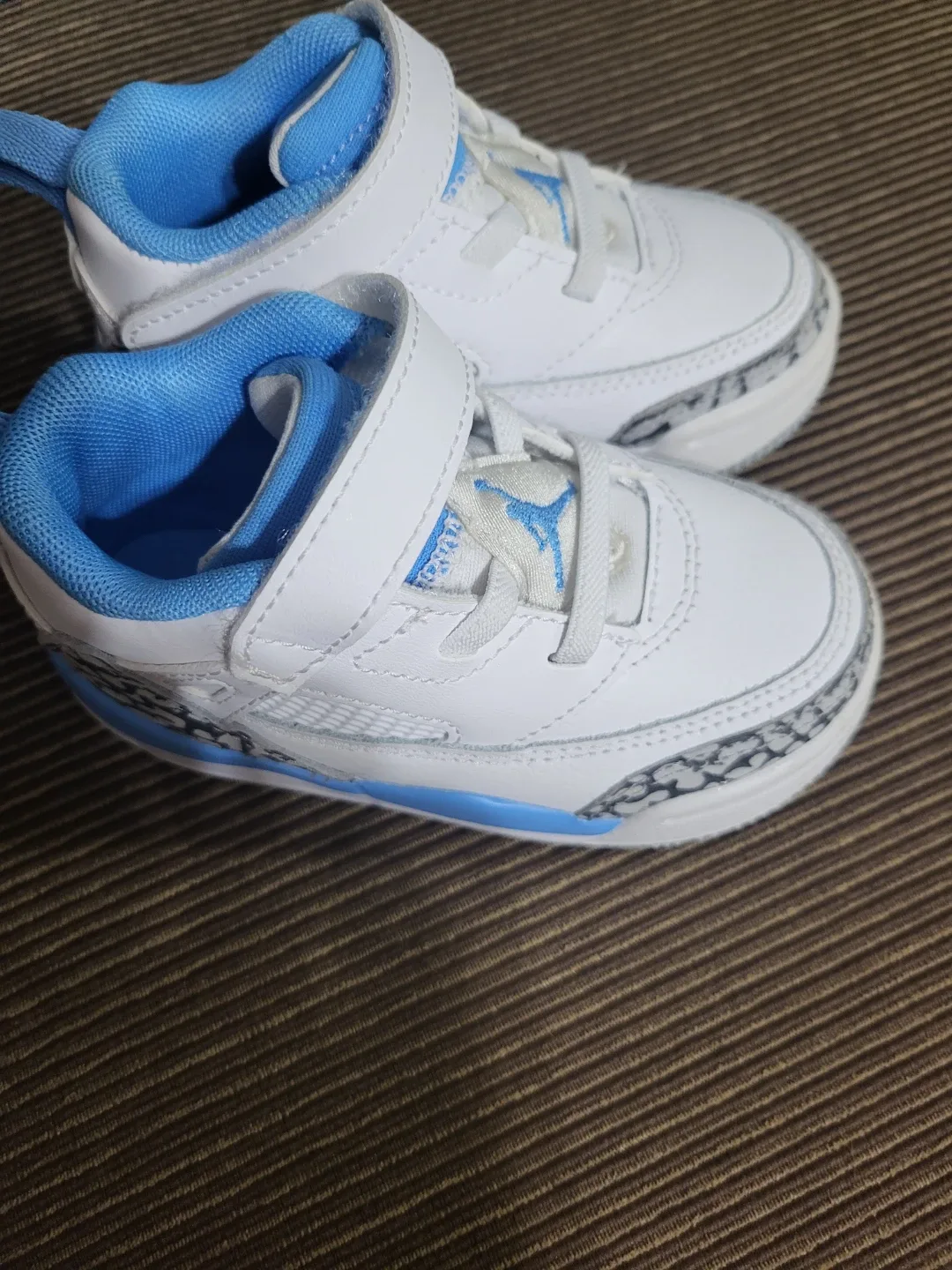 Jordan 3 Retro Crib Baby Shoes, White/Blue image indicator(2)