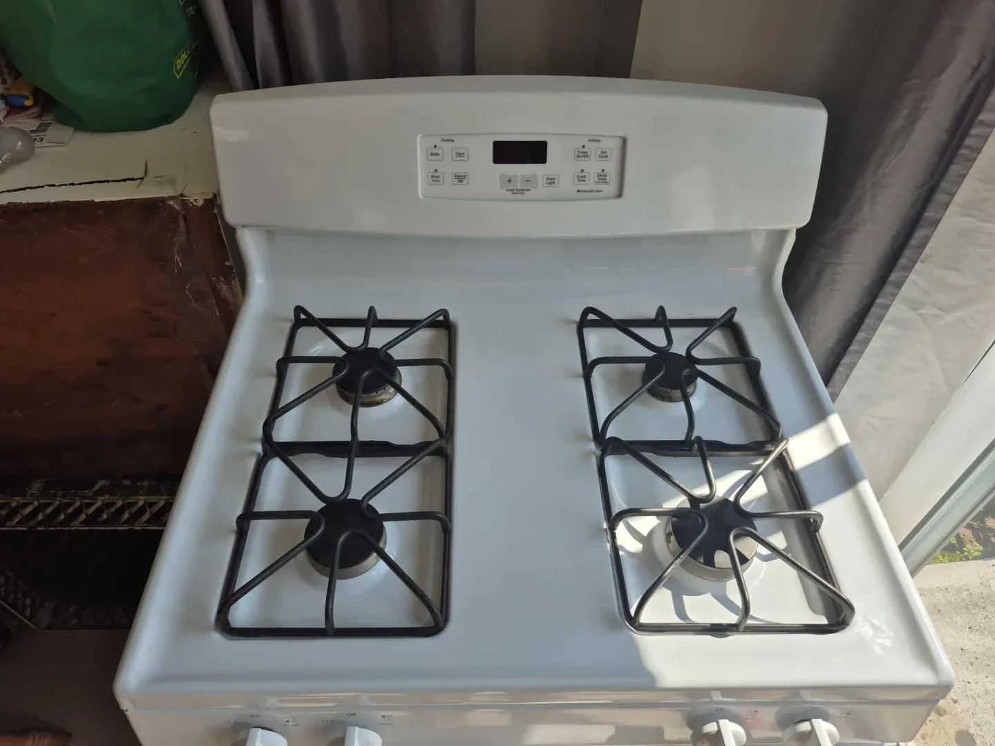 Used White Gas Range Stove - Cleaned Like New! image indicator(2)
