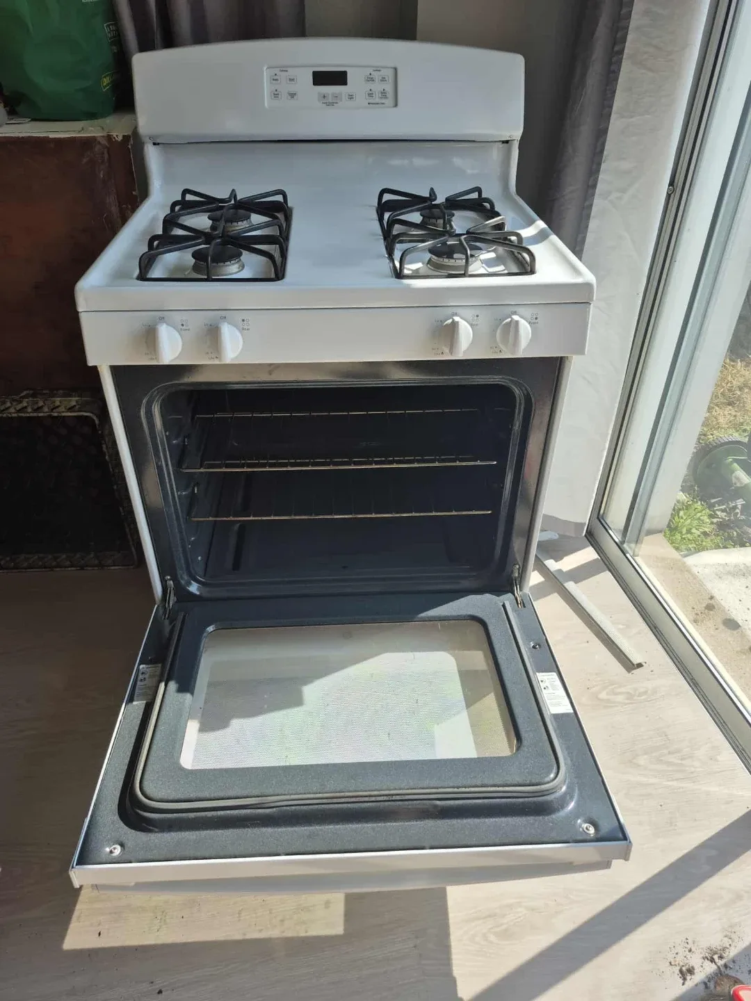 Used White Gas Range Stove - Cleaned Like New! image indicator(5)