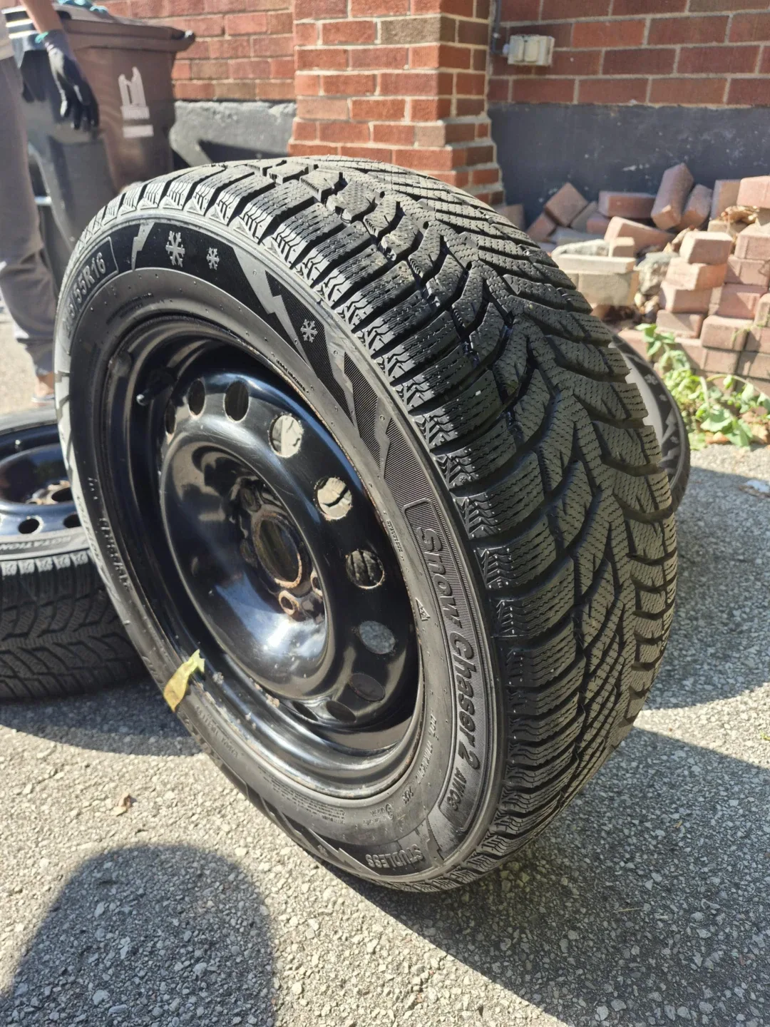 Set of 4 Snow Chaser 2 Winter Tires 215/55R16 image indicator(3)