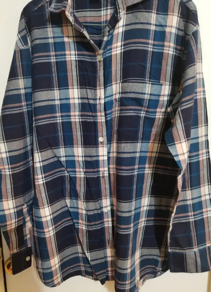 Old Navy  Shirt - Size M image indicator(3)