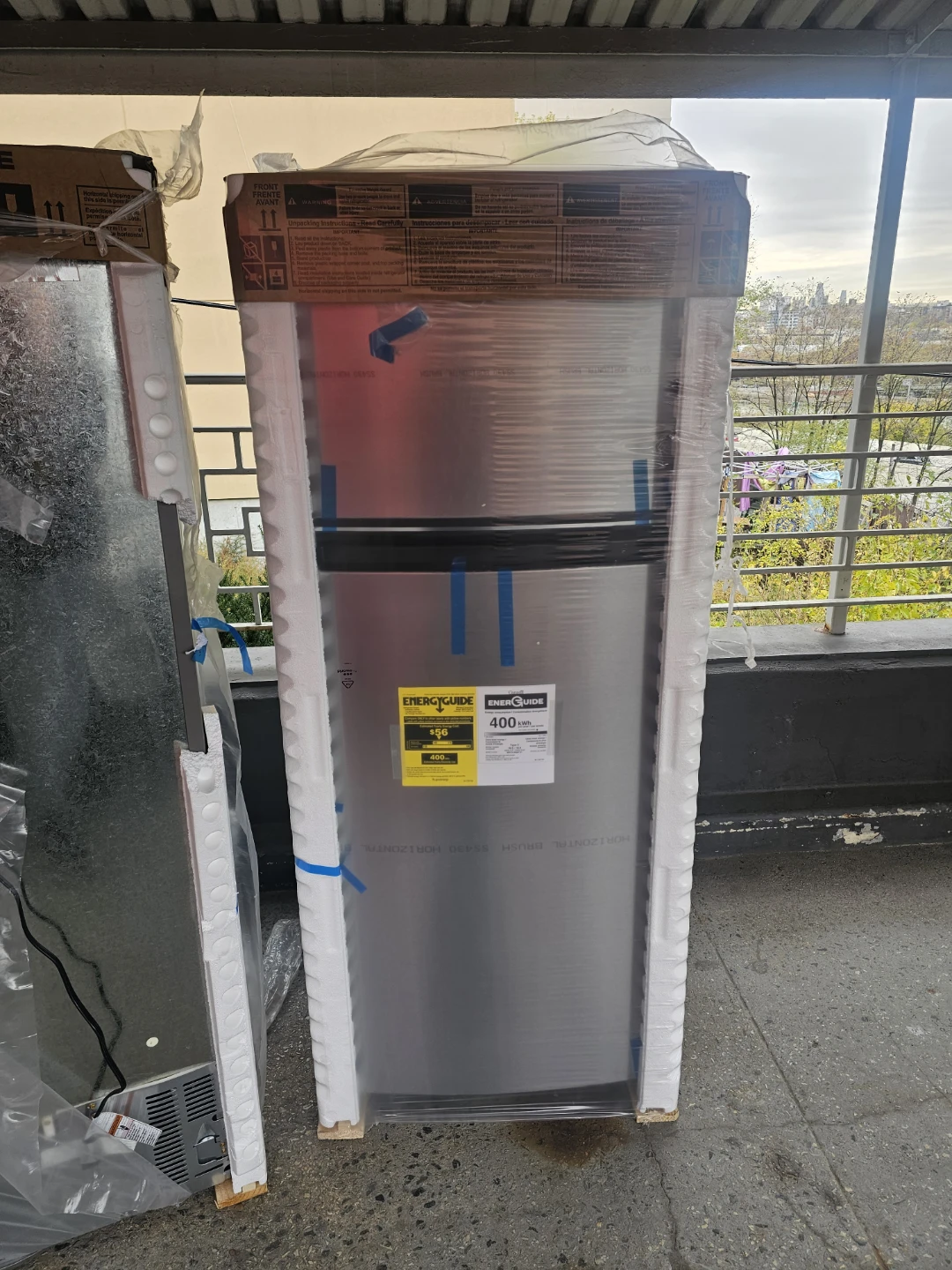 New Whirlpool 28in Stainless steel Refrigerator