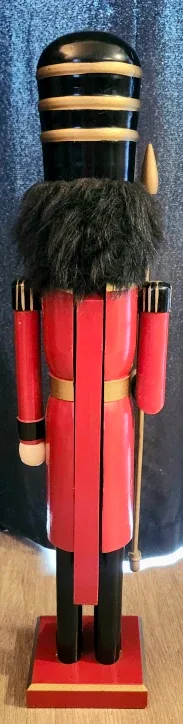 Nutcracker with Spear image indicator(3)