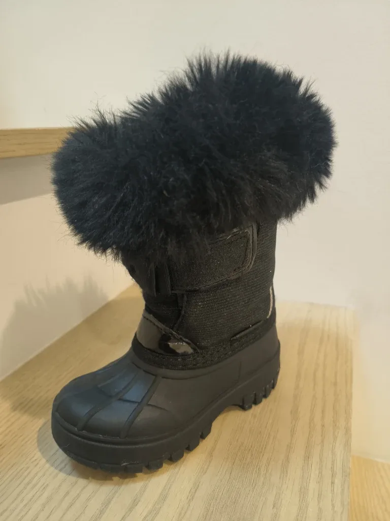 New HOT PAWS Black Youth Girls Winter Boots - Size 7